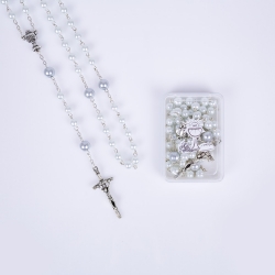 Różaniec do pierwszej komunii R992, etui z Najświętszym Sakramentem, perłowo - srebrny