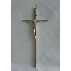 Krzyż metalowy w kolorze srebrnym 21cm