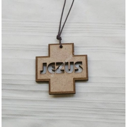 Krzyżyk drewniany na szyję z wyciętym napisem Jezus